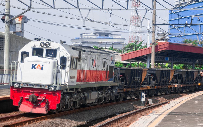 jadwal kereta api di Jakarta Timur kreatif